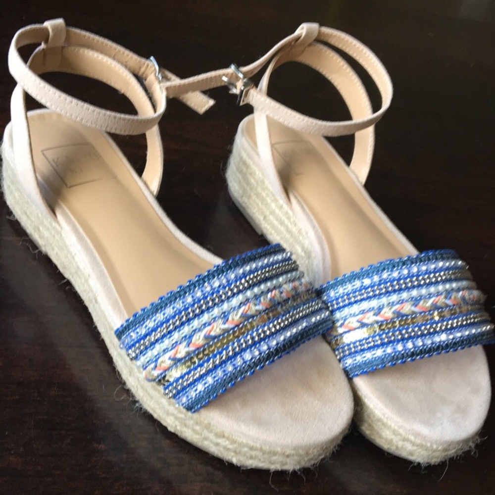Super cute sandals!